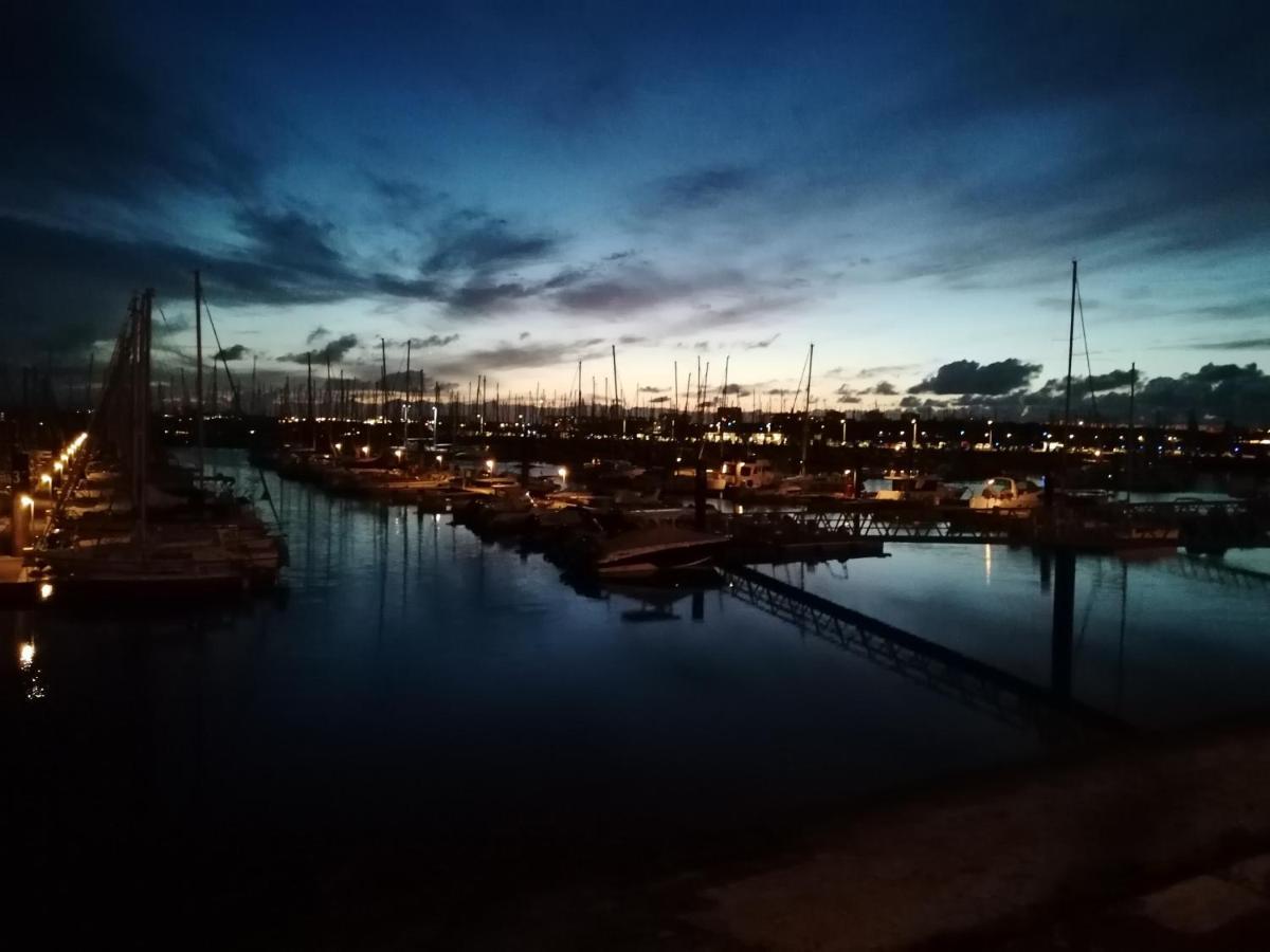 Séjour insolite sur un yacht. Bateau Hôtel à quai. La Rochelle (Charente-Maritime) Exterior foto