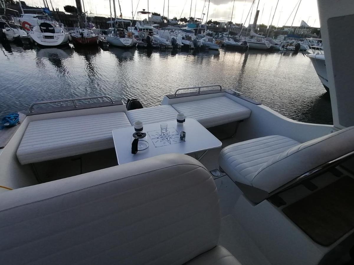 Séjour insolite sur un yacht. Bateau Hôtel à quai. La Rochelle (Charente-Maritime) Exterior foto